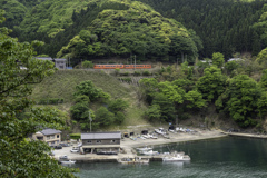 海を見下ろして