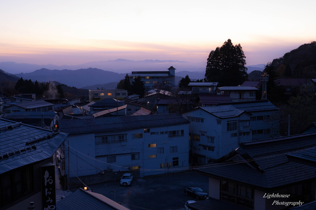 夕暮れの温泉街