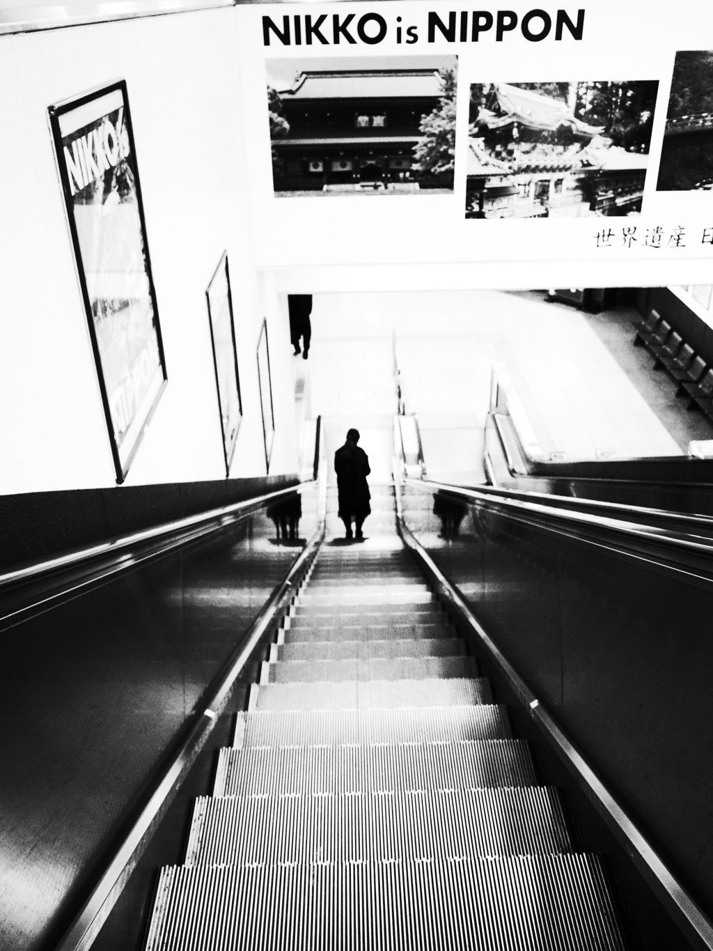 escalator girl