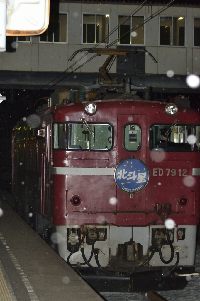 2015/01/27　夜　旅客車待ちをする　ED