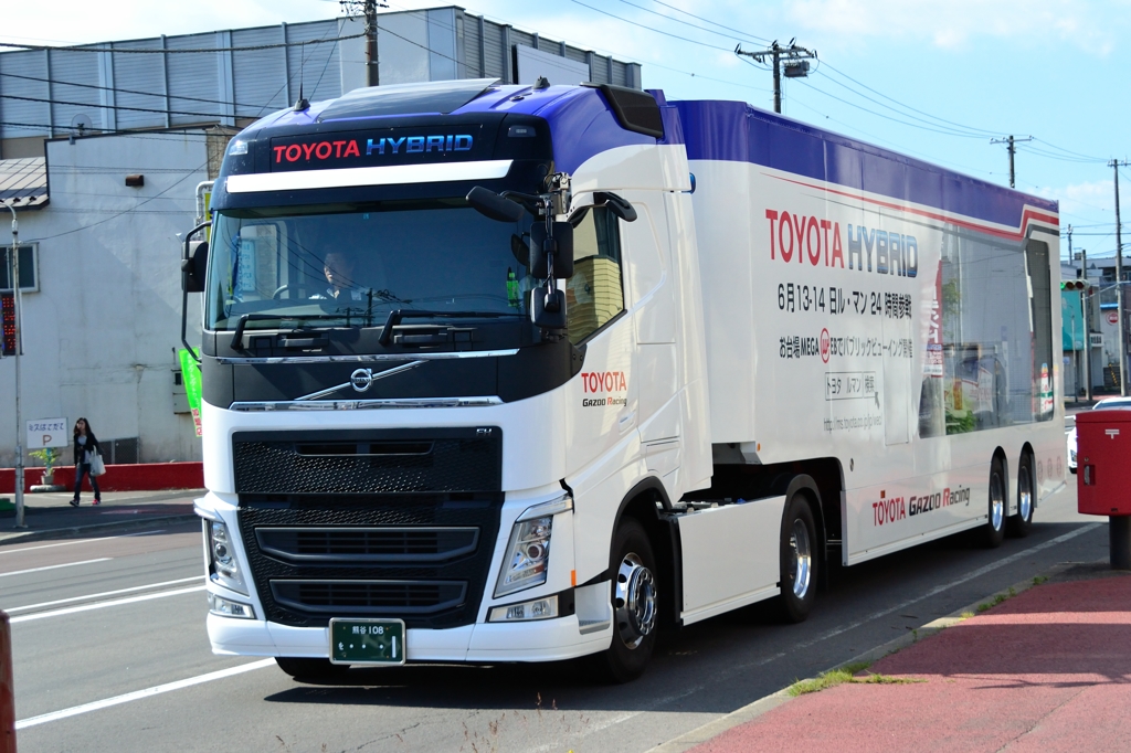 トヨタハイブリットLM　車載車