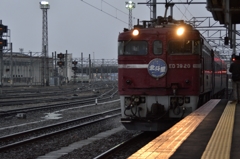 函館駅で、お出迎え　北斗星2015/03/07