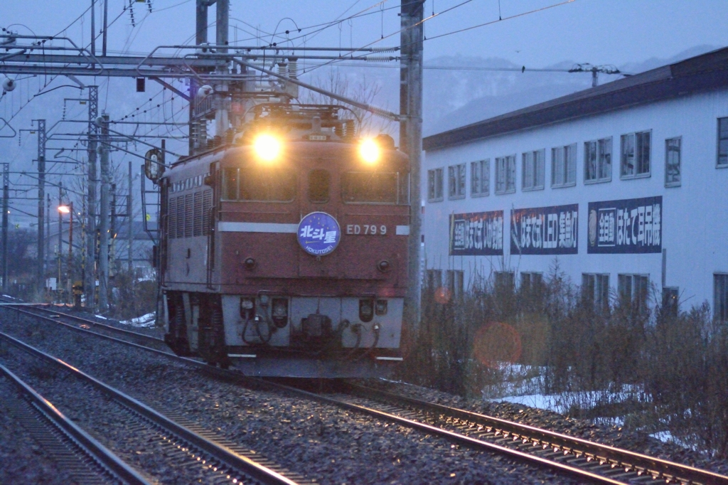 この子も朝と夜は見えずらい電車