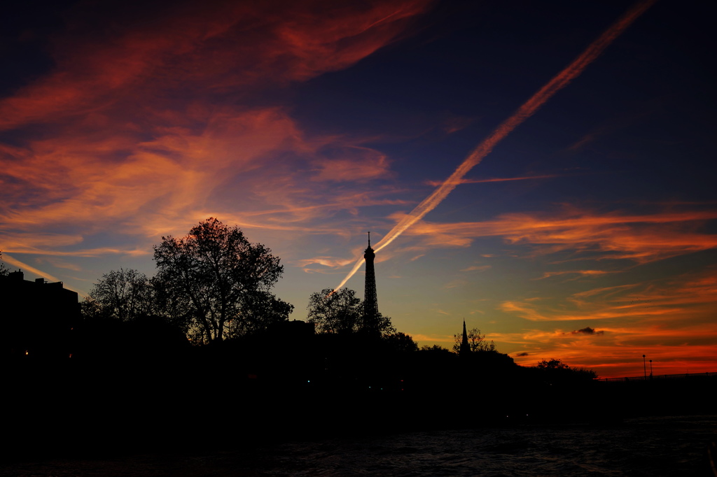 La Tour Eiffel dans le crepuscule ・・・Ⅱ
