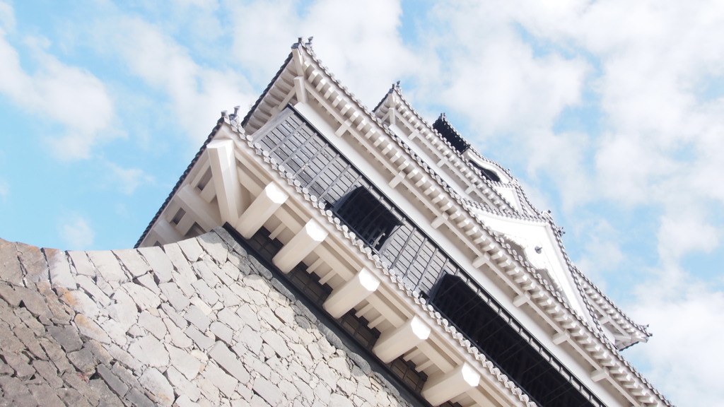 空と城を見上げて