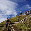 八方池に向かう登山者たち