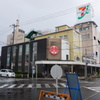 雨の柏崎駅前通り