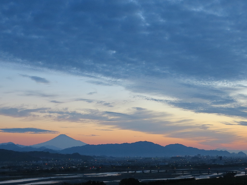 朝に染まる