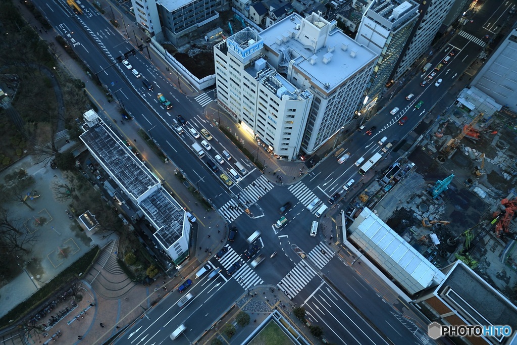 東京の交差点。