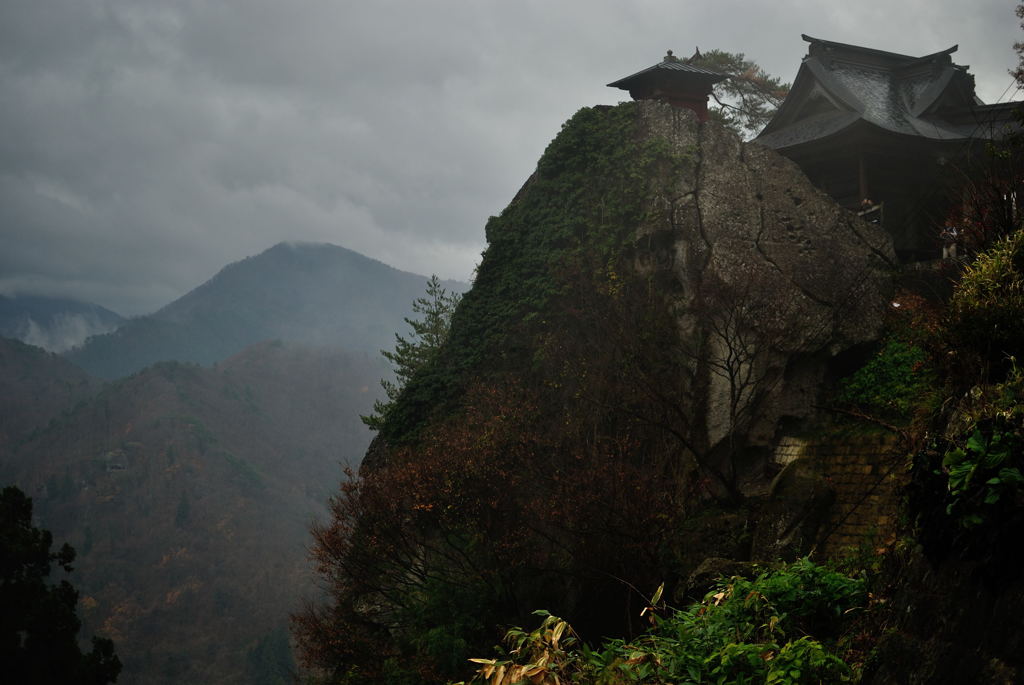 宝珠山立石寺 × 曇天