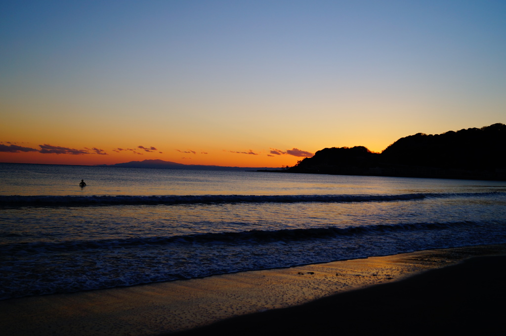 150201__海と夕日とサーファー