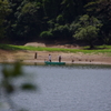 秋の河畔と釣り人2