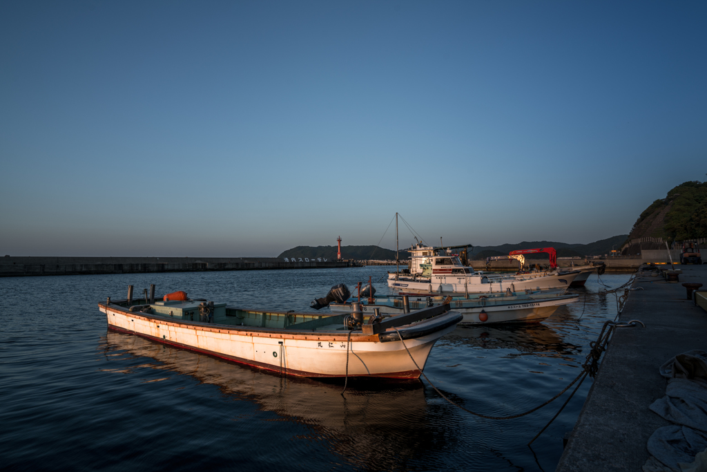 waterfront of dusk