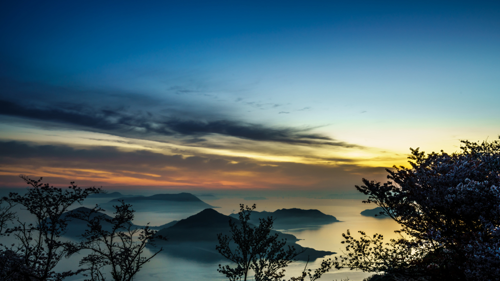 Seto Inland Sea of ​​morning glow