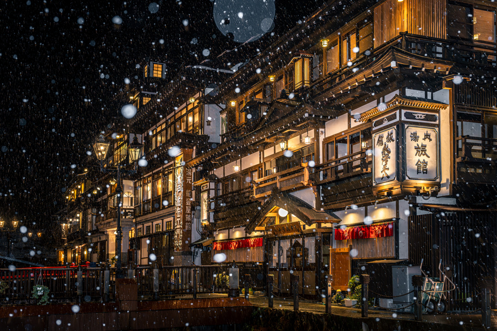 Snowy Ginzan Onsen