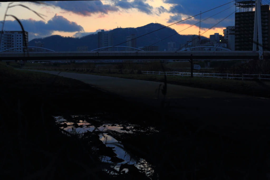 輝きだした水面