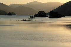 秋・小野川湖の夜明け