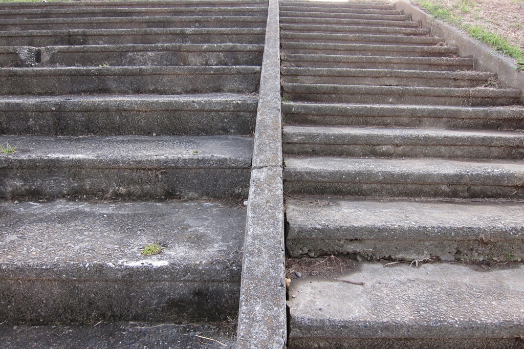 階段の段大きさ違い