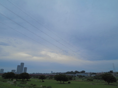 高圧鉄線の梅雨