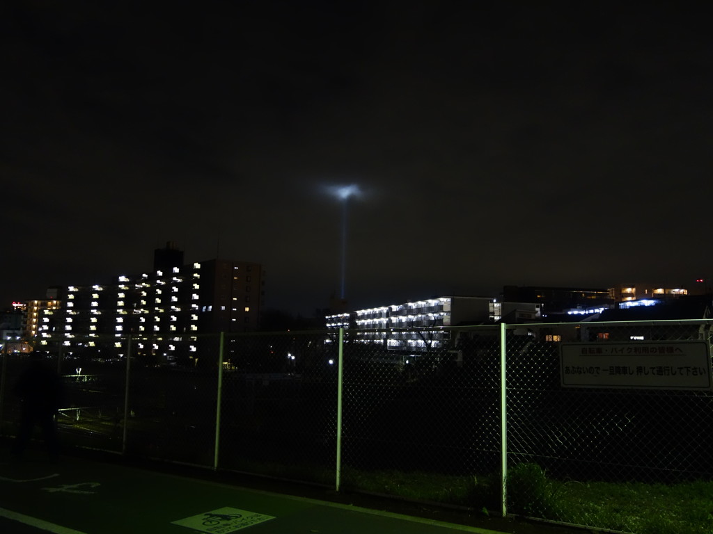 武蔵小杉のサーチライト（謎の光）