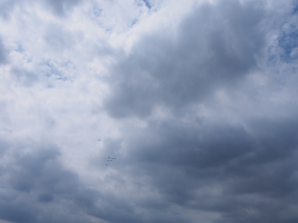 ブルーインパルスの夏空
