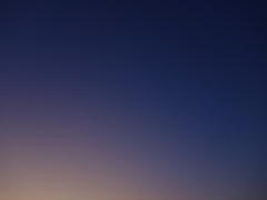 夏の群青色の快晴空