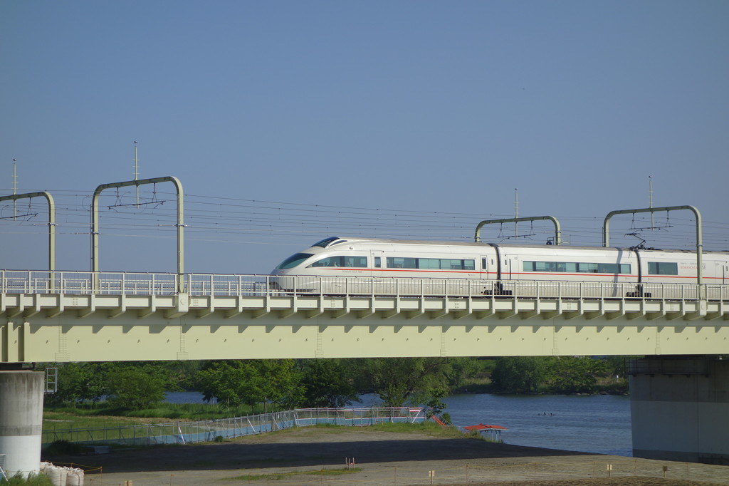 白いロマンスカー　小田急50000形 Vault Super Express　V