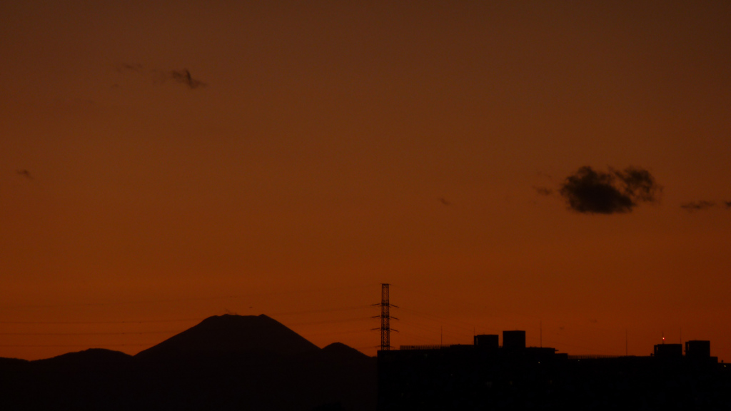 富士山・高圧鉄線シルエット