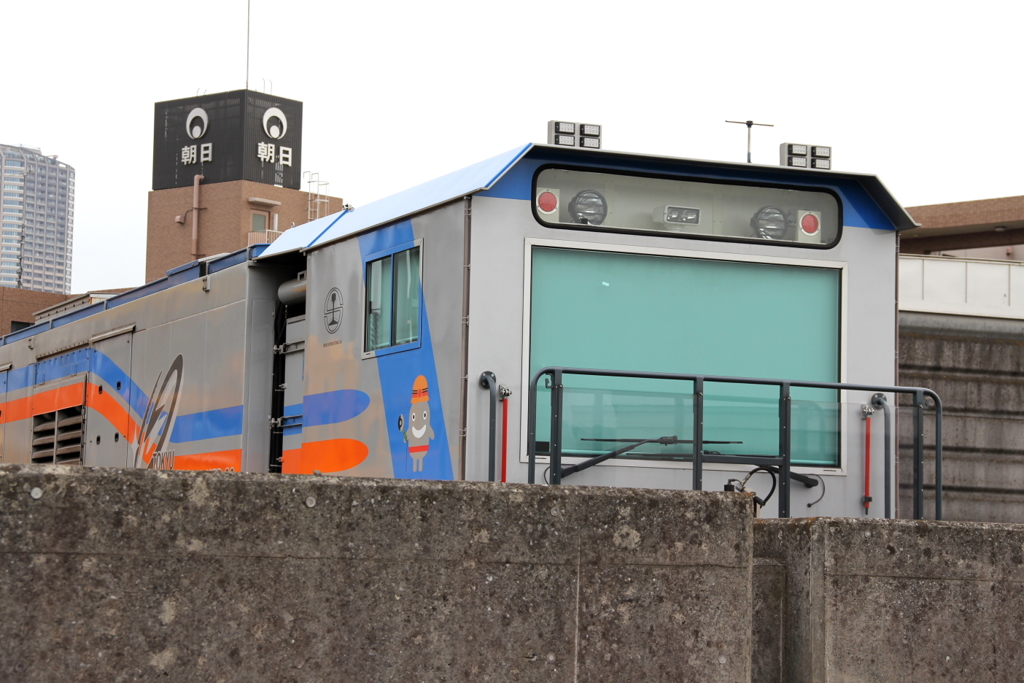 メンテナンスする電車「レール削正車」