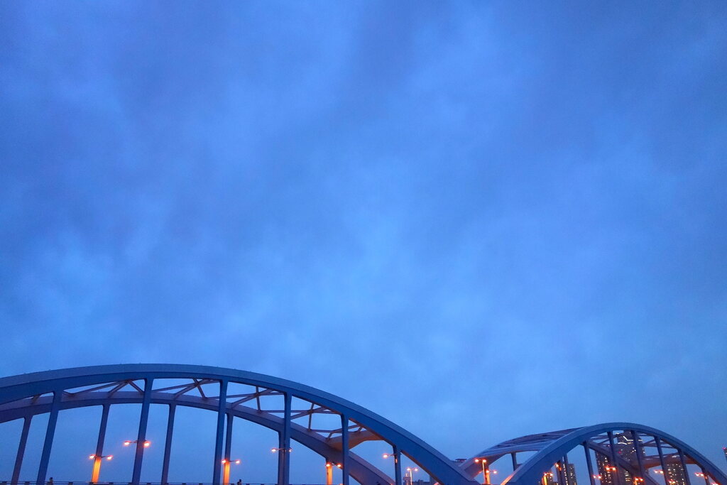 梅雨が始まりそうな丸子橋