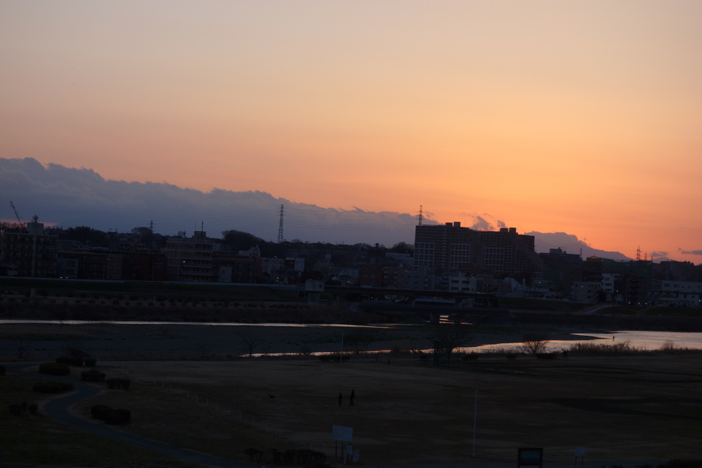 日没の多摩川