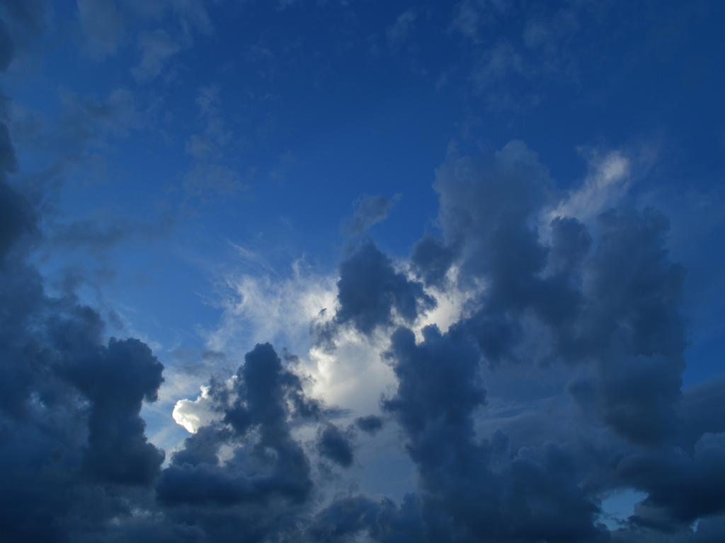 夏の終わりの雲