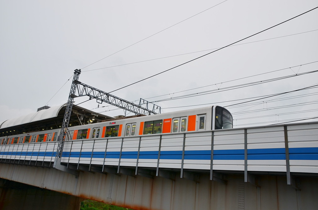 東武50050系の車体長方形シャイニーオレンジが気になる