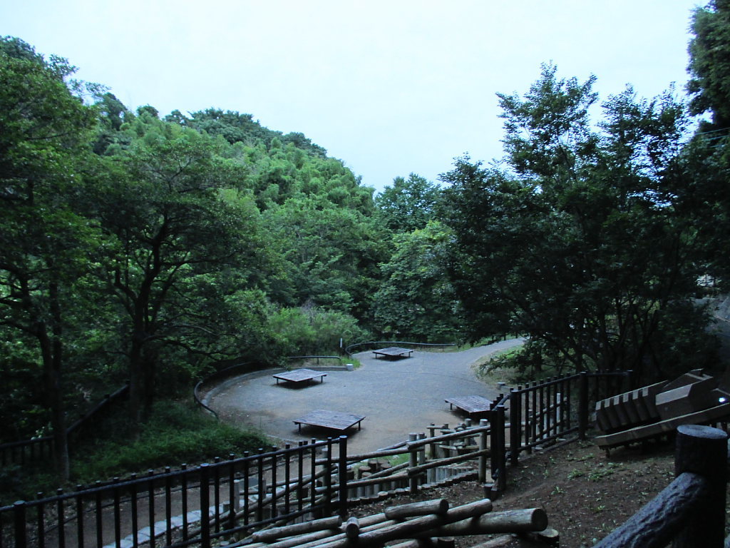 緑地の休憩所