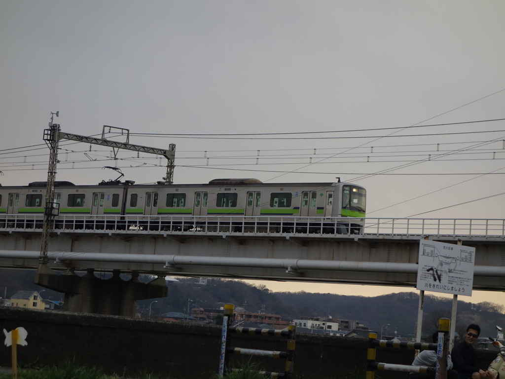 多摩川を渡る都営新宿線