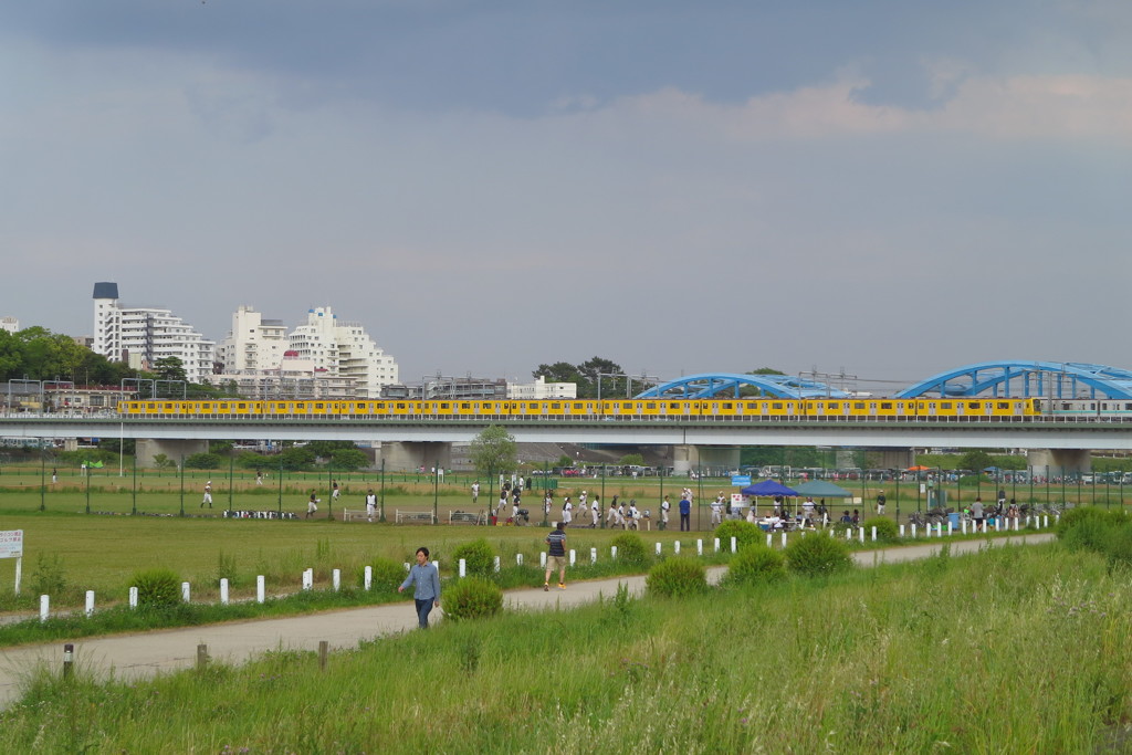 新たな東横線の黄色い電車