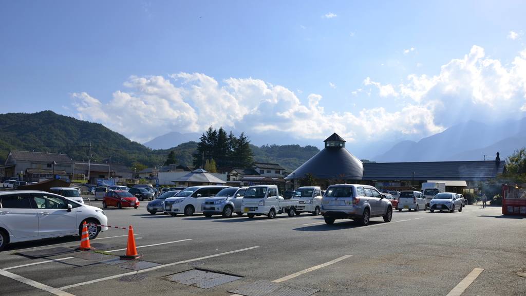 「道の駅」白州の駐車場