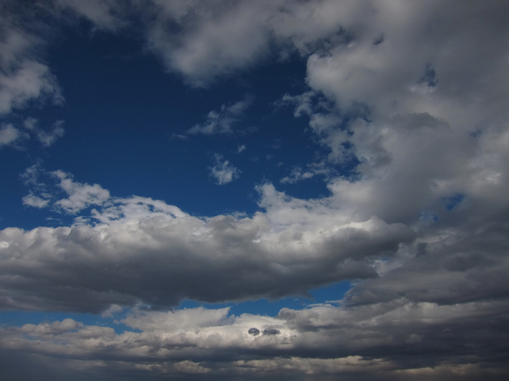 秋の深い雲