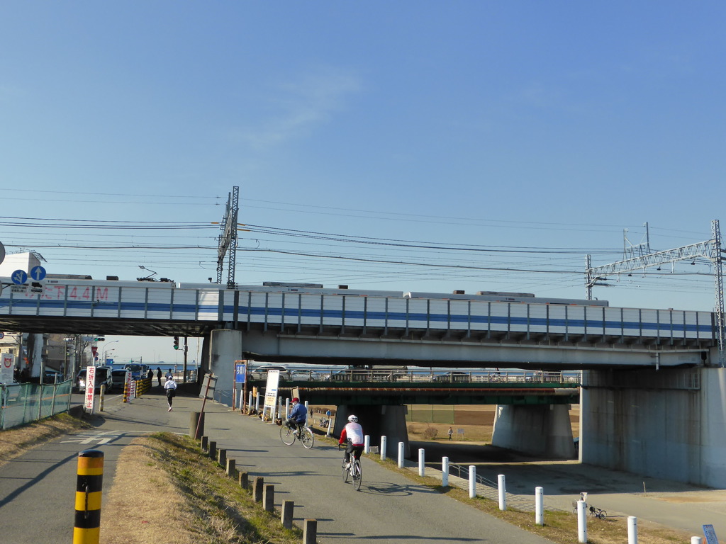 多摩川を渡る東武50050系