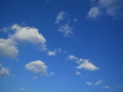 春分の日の青空雲