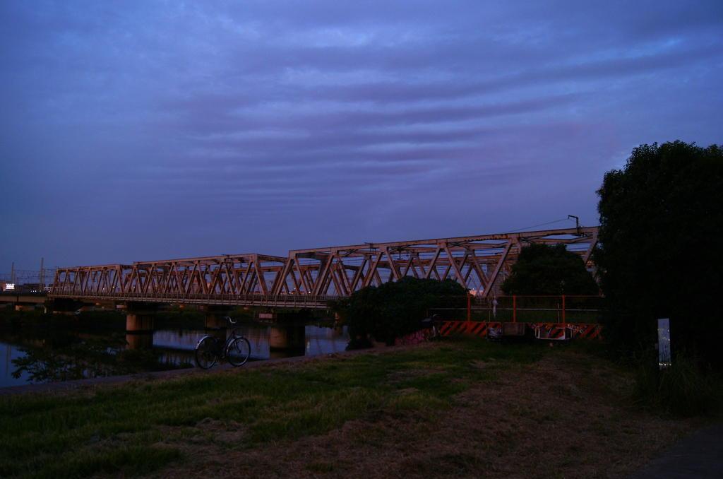 自転車と鉄道の橋