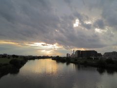 光る雲