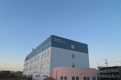 「Koyama Driving School」の看板