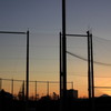 野球練習場の防球ネットの夕焼け