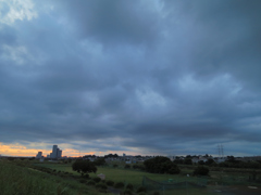 夏の夕焼けと雲