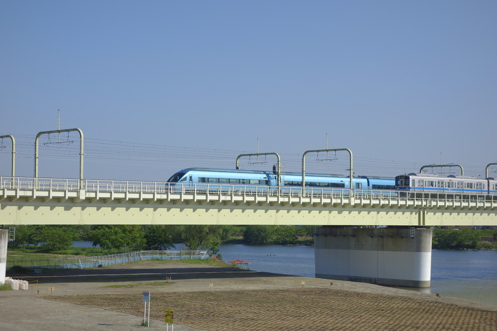 青い電車　小田急60000形電車 Multi Super Express（600