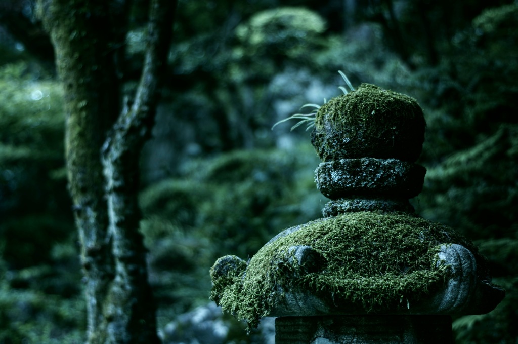 内津神社の灯篭