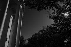 公園内の演劇会館②