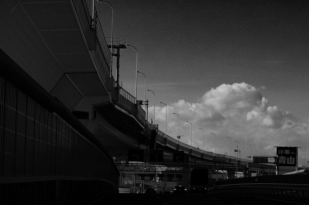 高速道路と雲