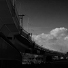 高速道路と雲